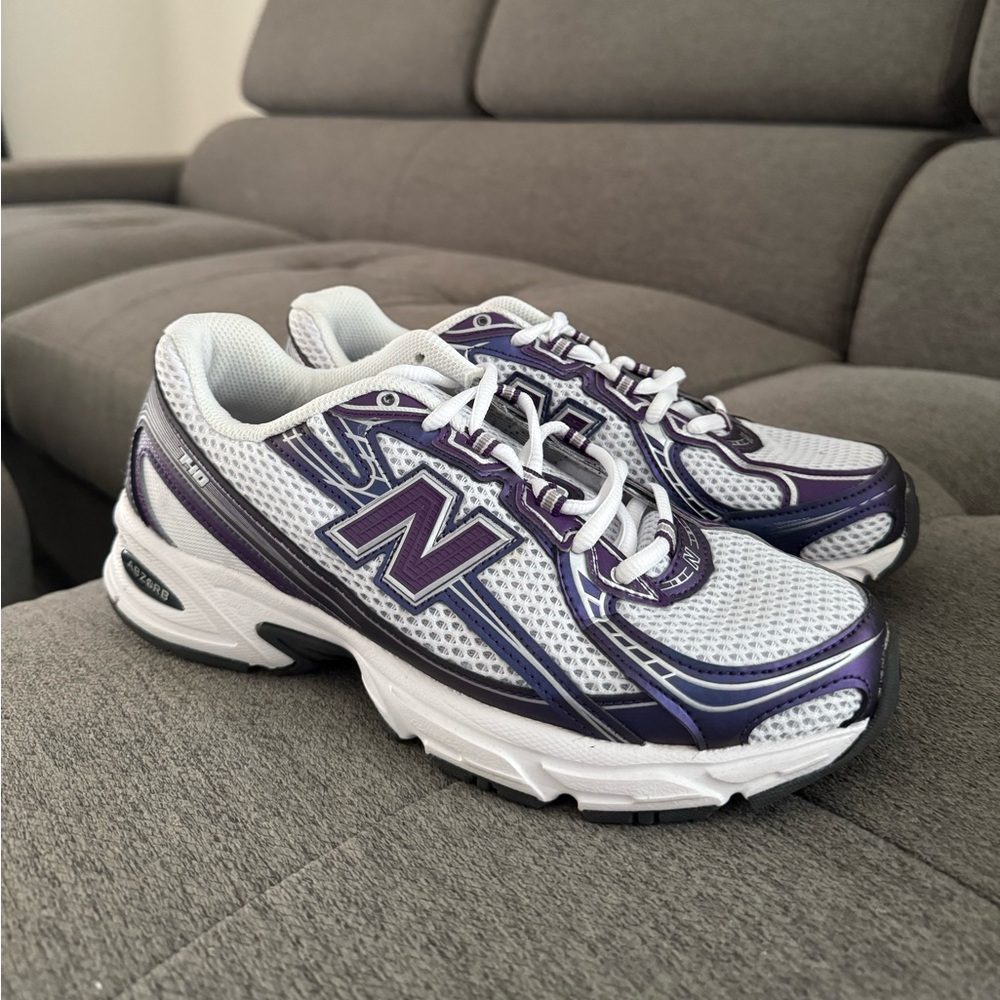 New Balance 740